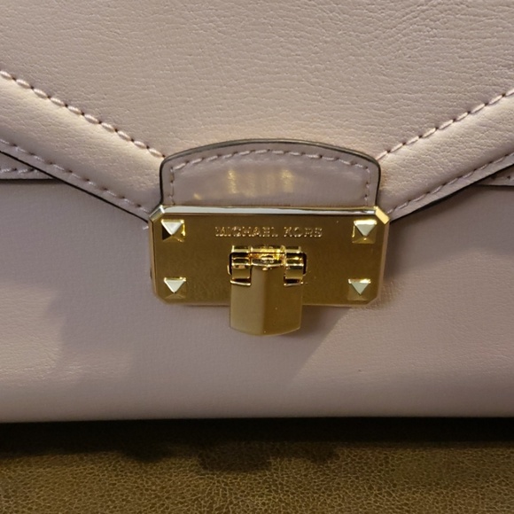 Brand new "Kinsley" Michael Kors leather satchel - Picture 2 of 6